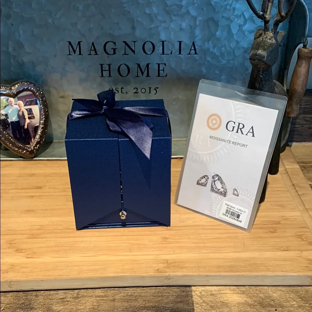 #36 Over 1 ctw tear drop Moissanite necklace - Picture 3 of 9